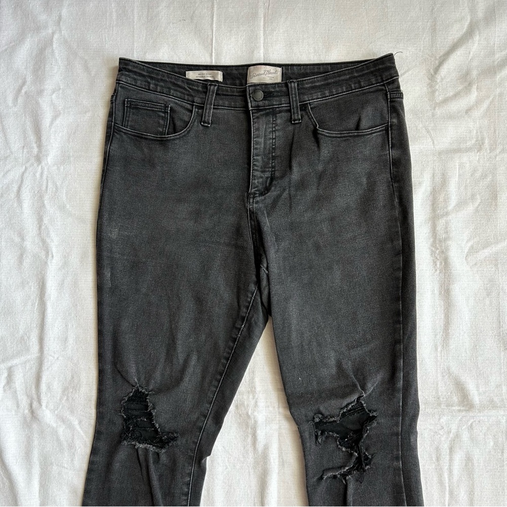 Faded Black Ripped Mid Rise Skinny Jeans size 12/31R